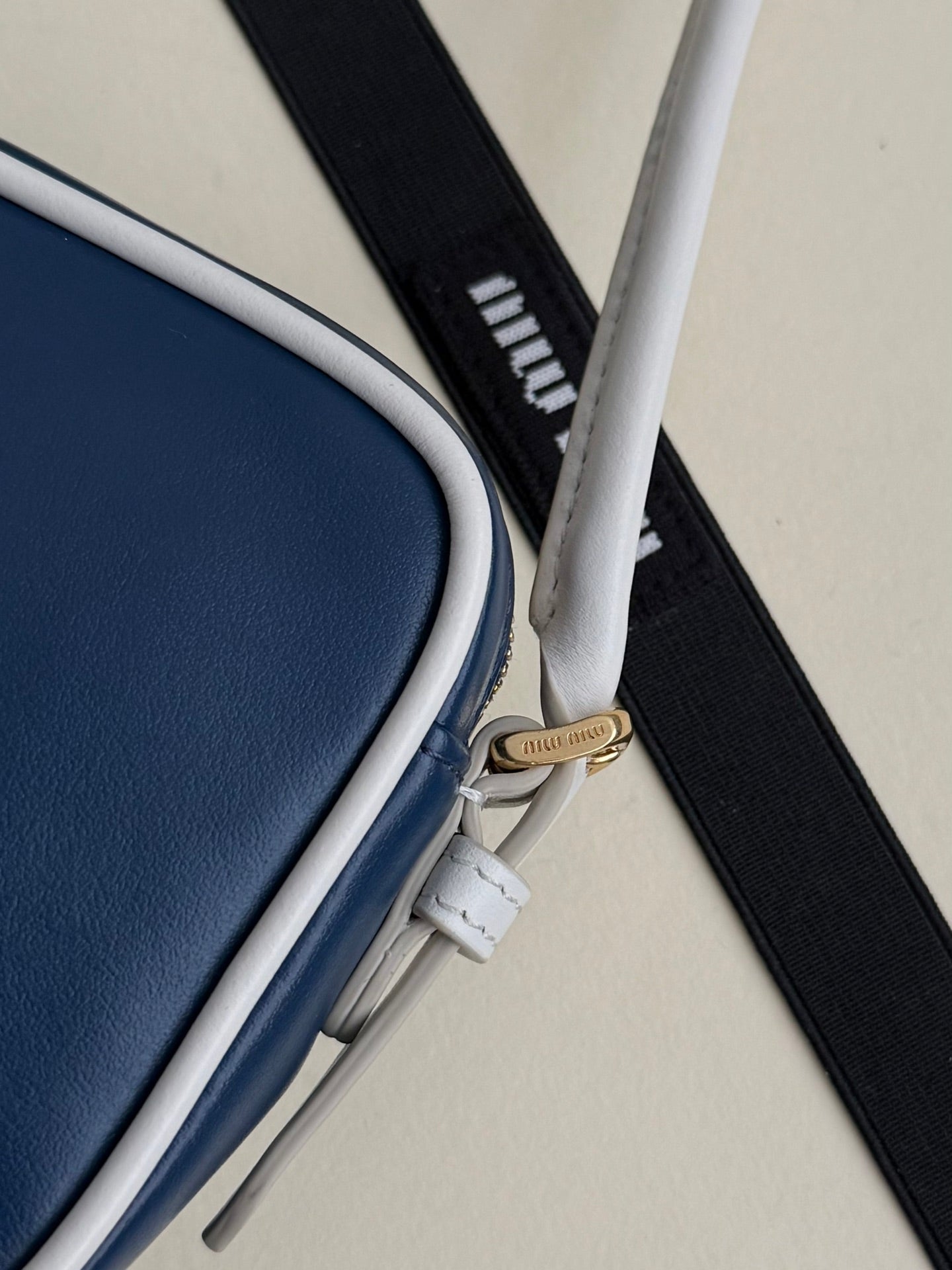 ＭＩ ＭＵ WANDER MATELASSÉ LEATHER TOTE BAG NAVY BLUE