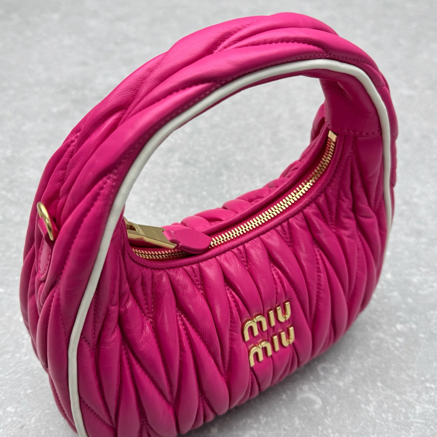 ＭＩ ＭＵ MATELASSÉ NAPPA LEATHER TOP HANDLE BAG PINK