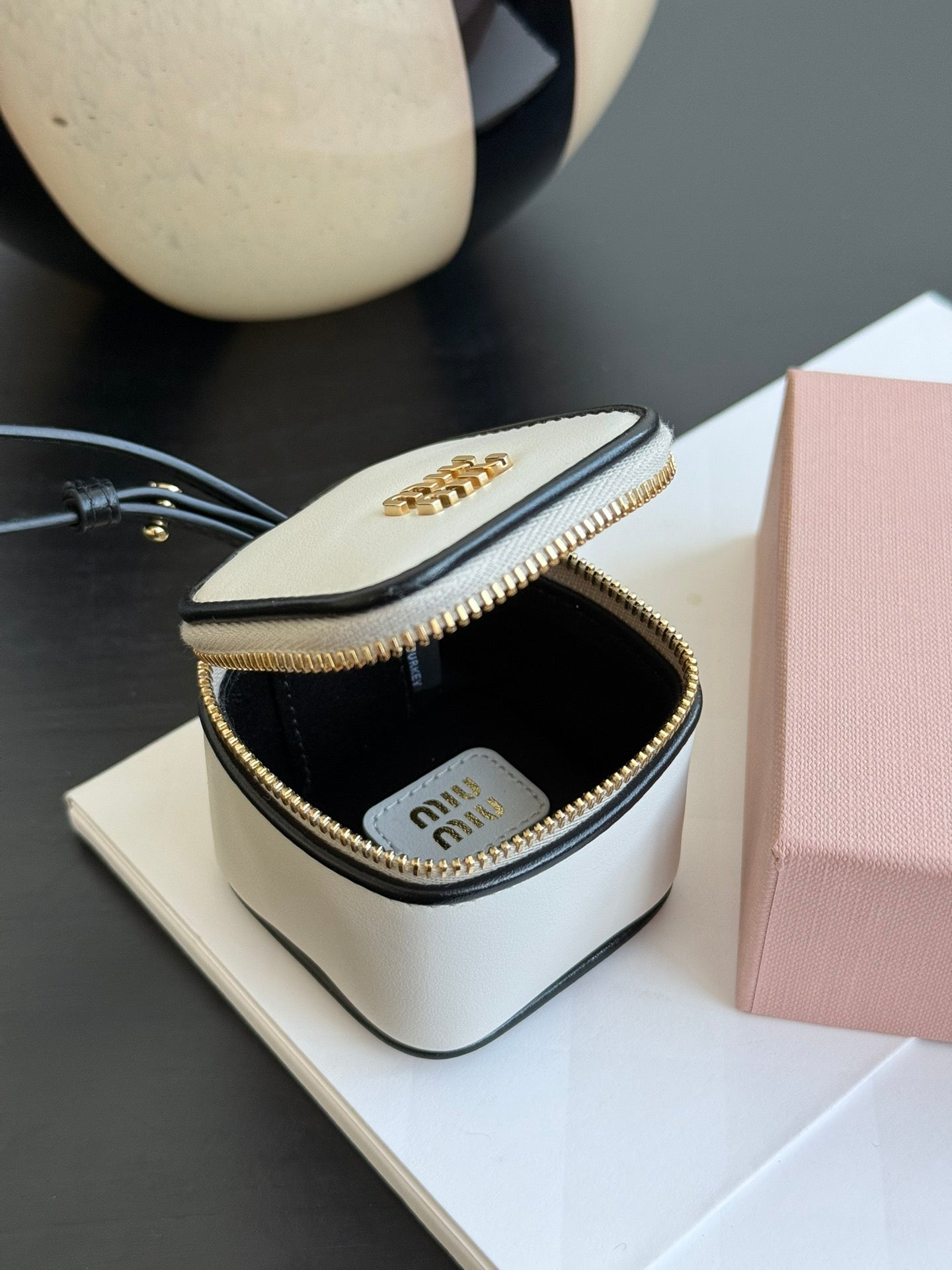 ＭＩ ＭＵ TRICK KEYRING WHITE