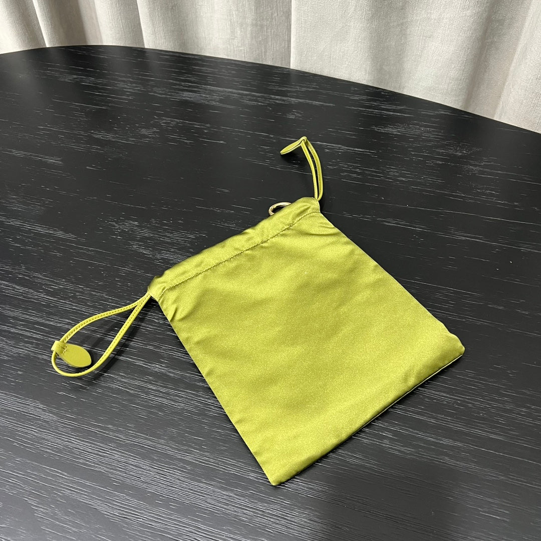 ＭＩ ＭＵ IVY GREEN DUCHESSE POUCH