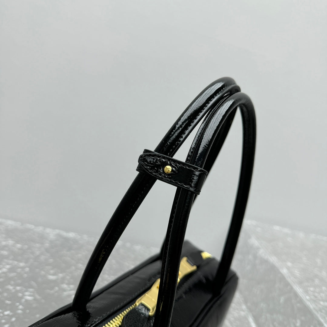 ＭＩ ＭＵ BEAU NAPLAK PATENT LEATHER BAG BLACK