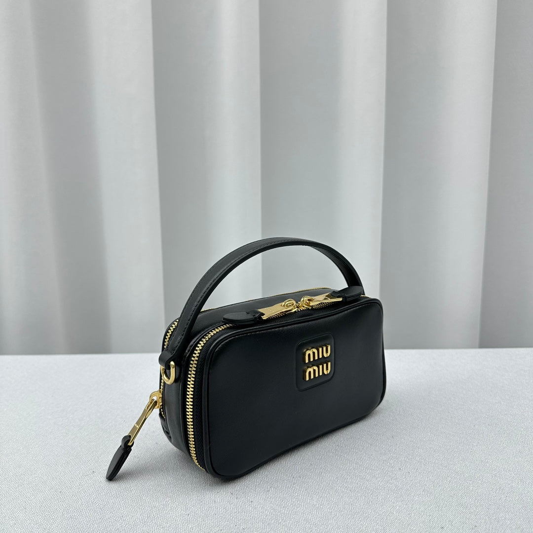 ＭＩ ＭＵ ARCADIE LEATHER BAG BLACK