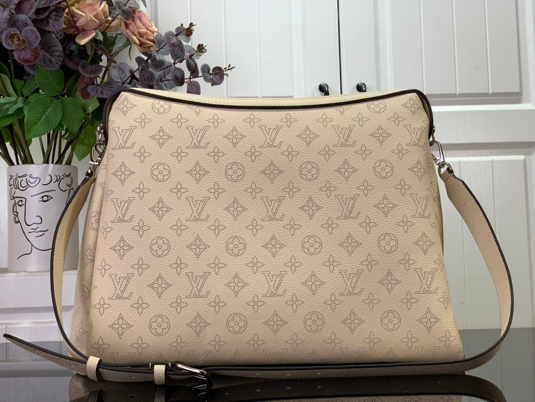 ＬＳ ＶＴＴＯＮ MAHINA HAND IT ALL MM BLACK/BEIGE/CREME