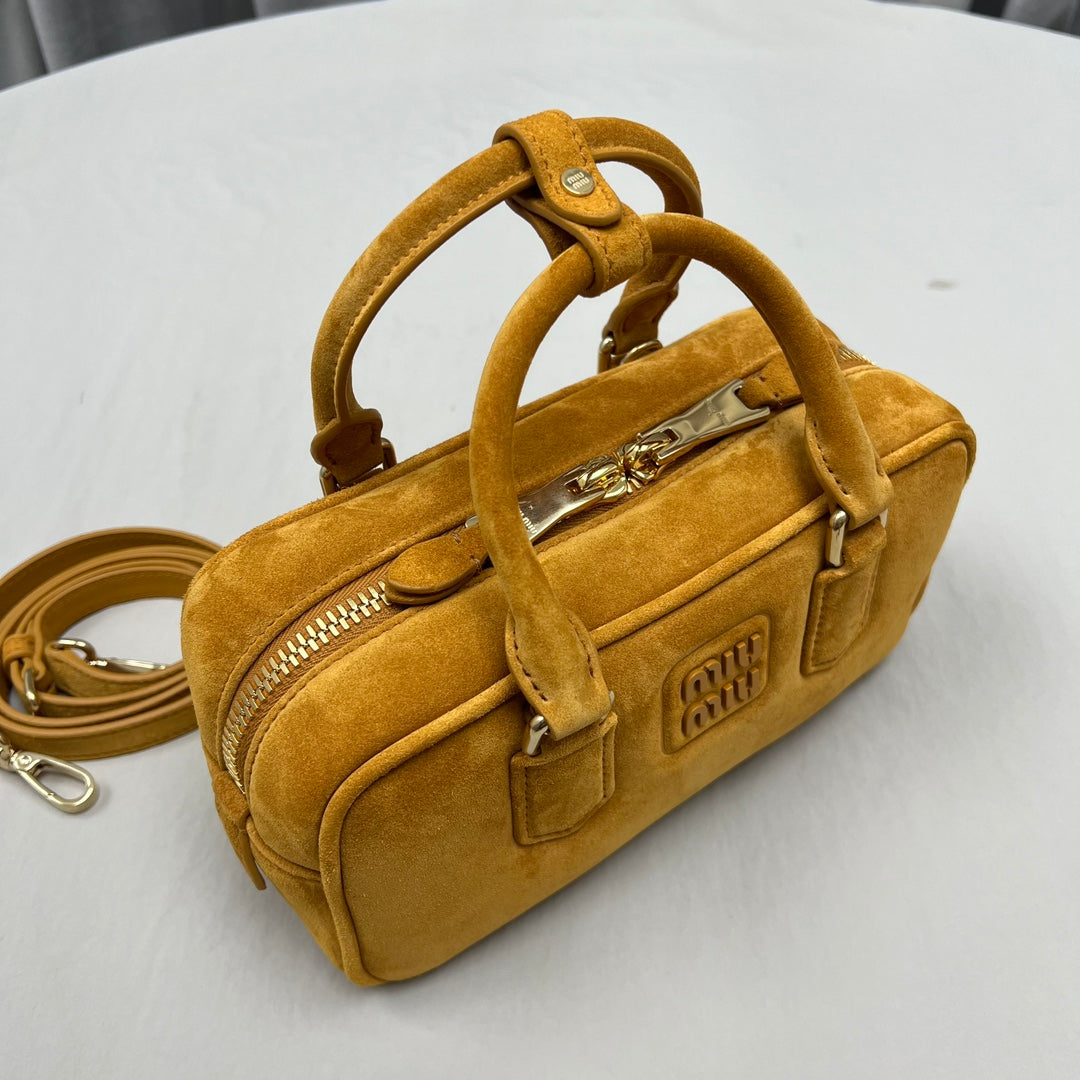 ＭＩ ＭＵ ARCADIE PADDED SUEDE TOP-HANDLE BAG