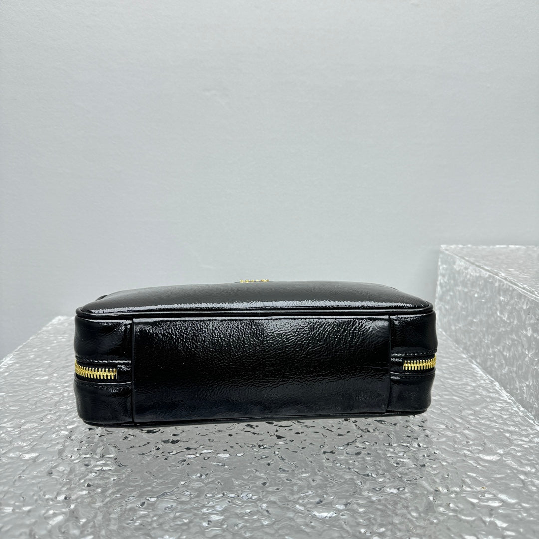 ＭＩ ＭＵ BEAU NAPLAK PATENT LEATHER BAG BLACK