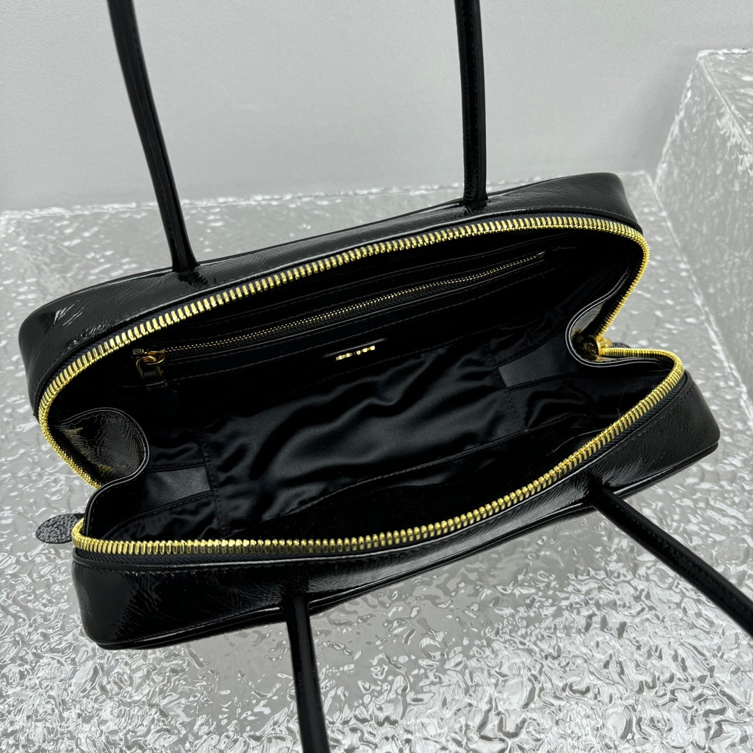 ＭＩ ＭＵ BEAU NAPLAK PATENT LEATHER BAG BLACK