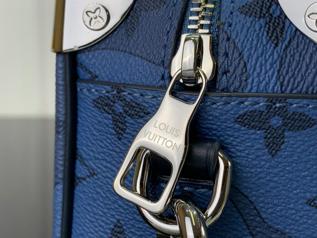 ＬＳ ＶＴＴＯＮ DISCOVERY SHOULDER BAG NAVY