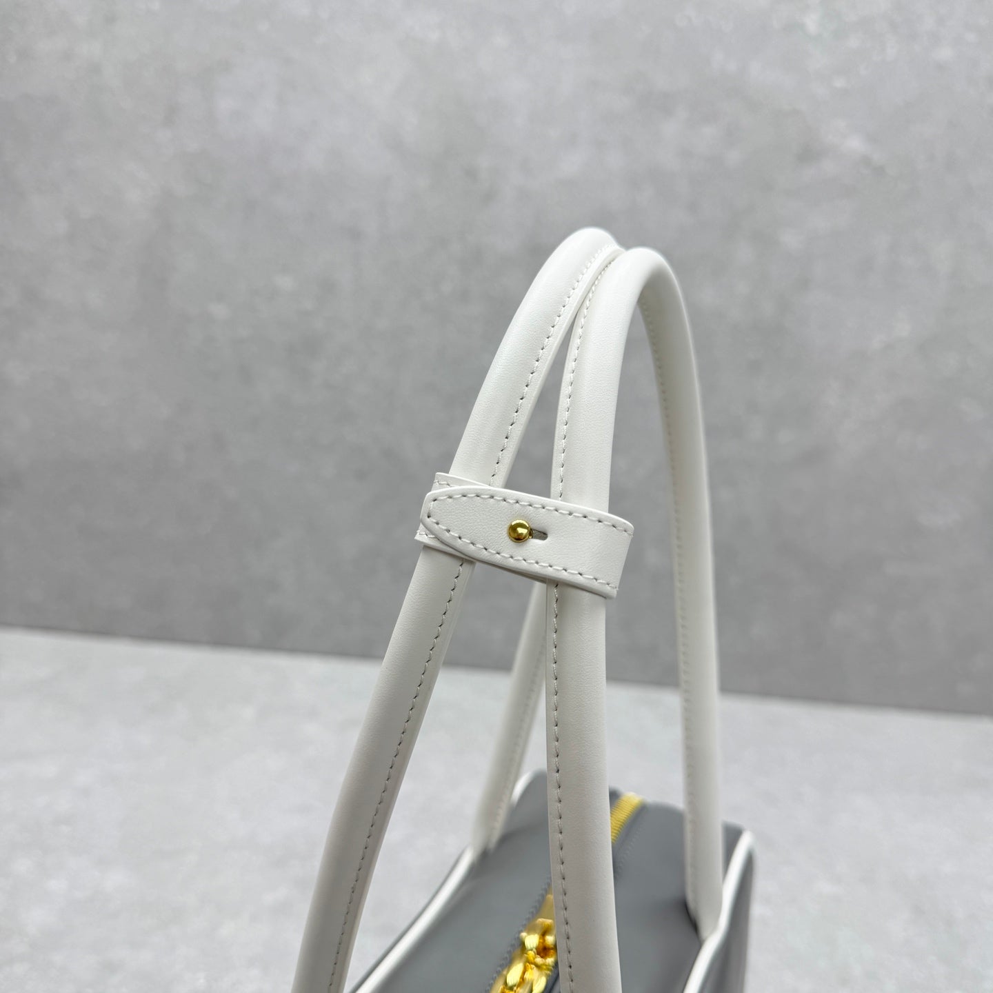 ＭＩ ＭＵ MATELASSÉ NAPPA LEATHER BAG GREY