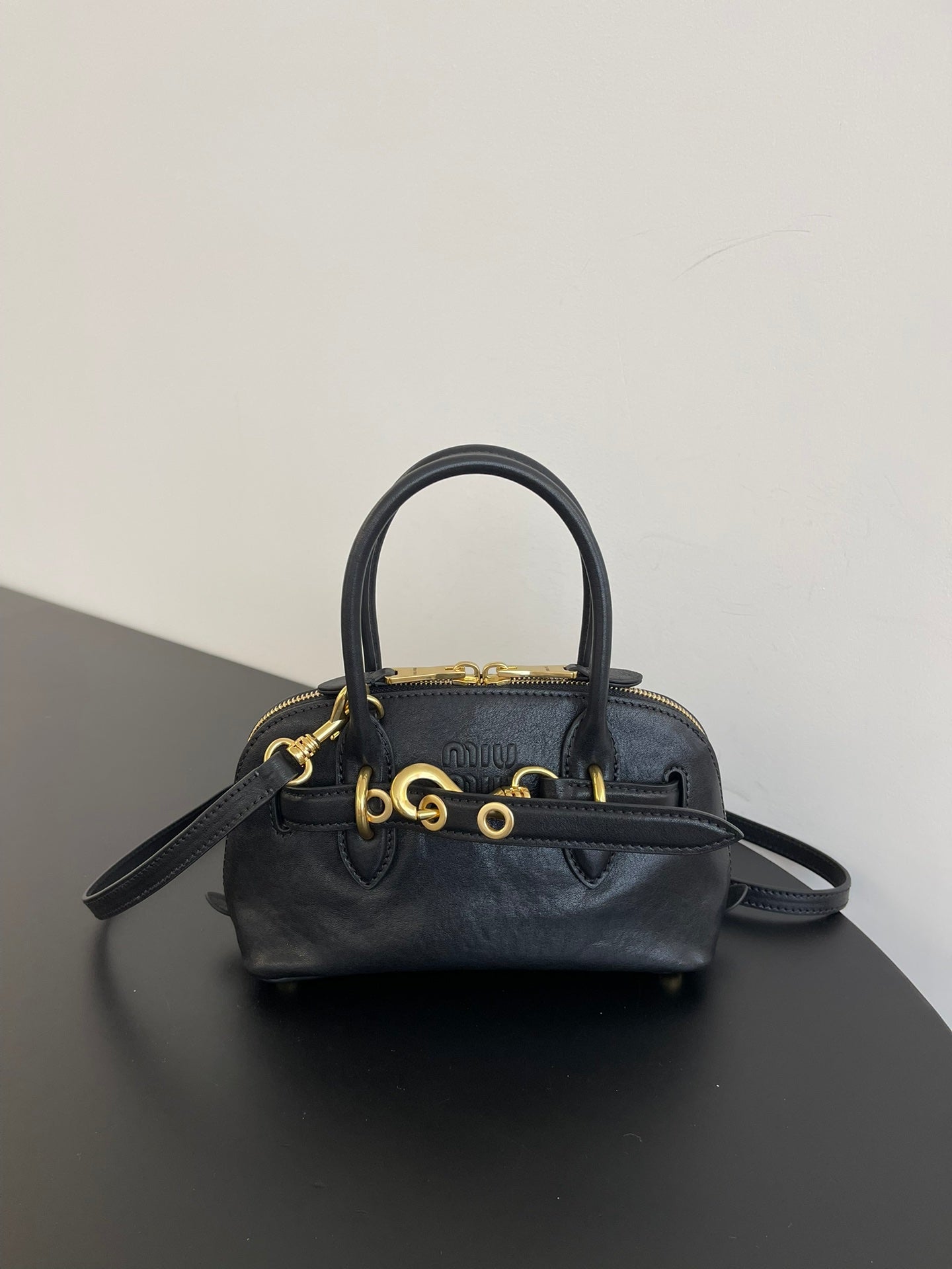 ＭＩ ＭＵ AVENTURE MINI NAPPA LEATHER BAG BLACK