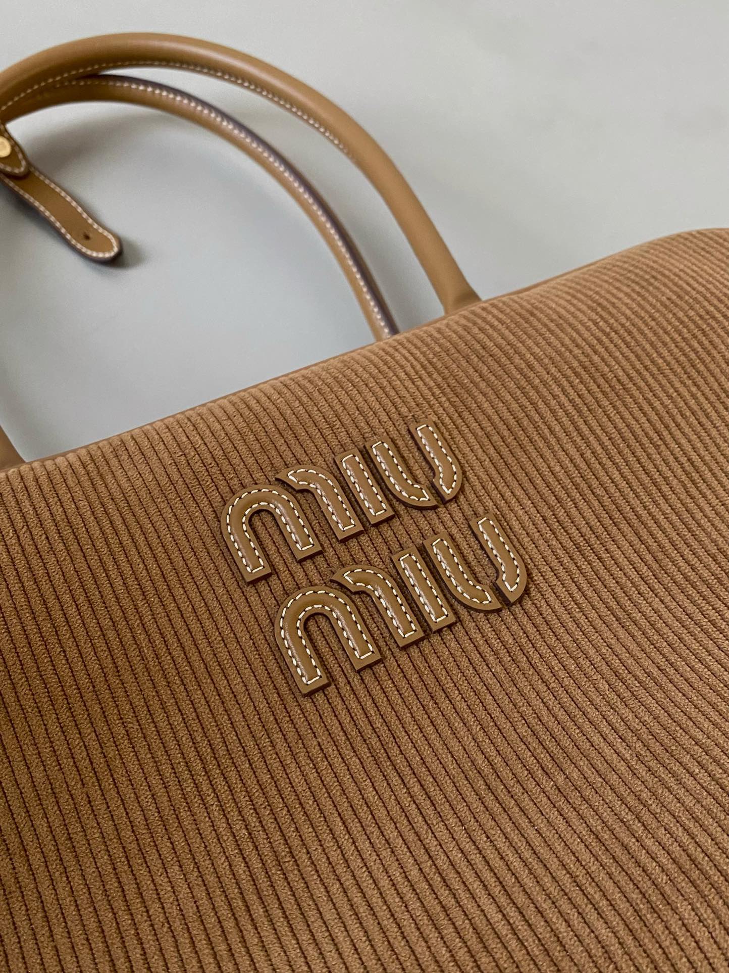 ＭＩ ＭＵ BEAU CORDUROY TOP-HANDLE BAG CINNAMON