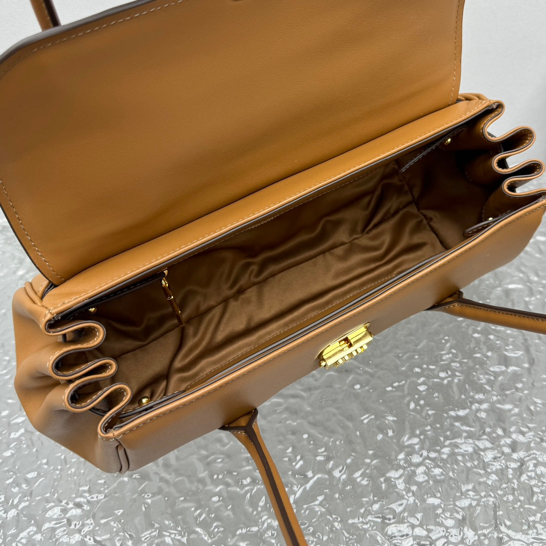 ＭＩ ＭＵ  LEATHER SHOULDER BAG COGNAC