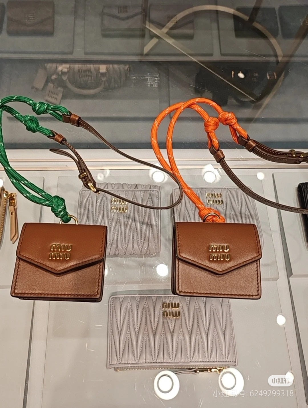 ＭＩ ＭＵ LEATHER SHOULDER WALLET ORANGE/GREEN/YELLOW