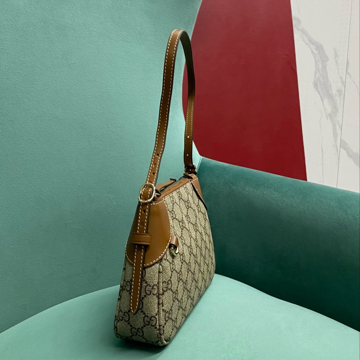 ＧＣＣＩGG EMBLEM SMALL SHOULDER BAG