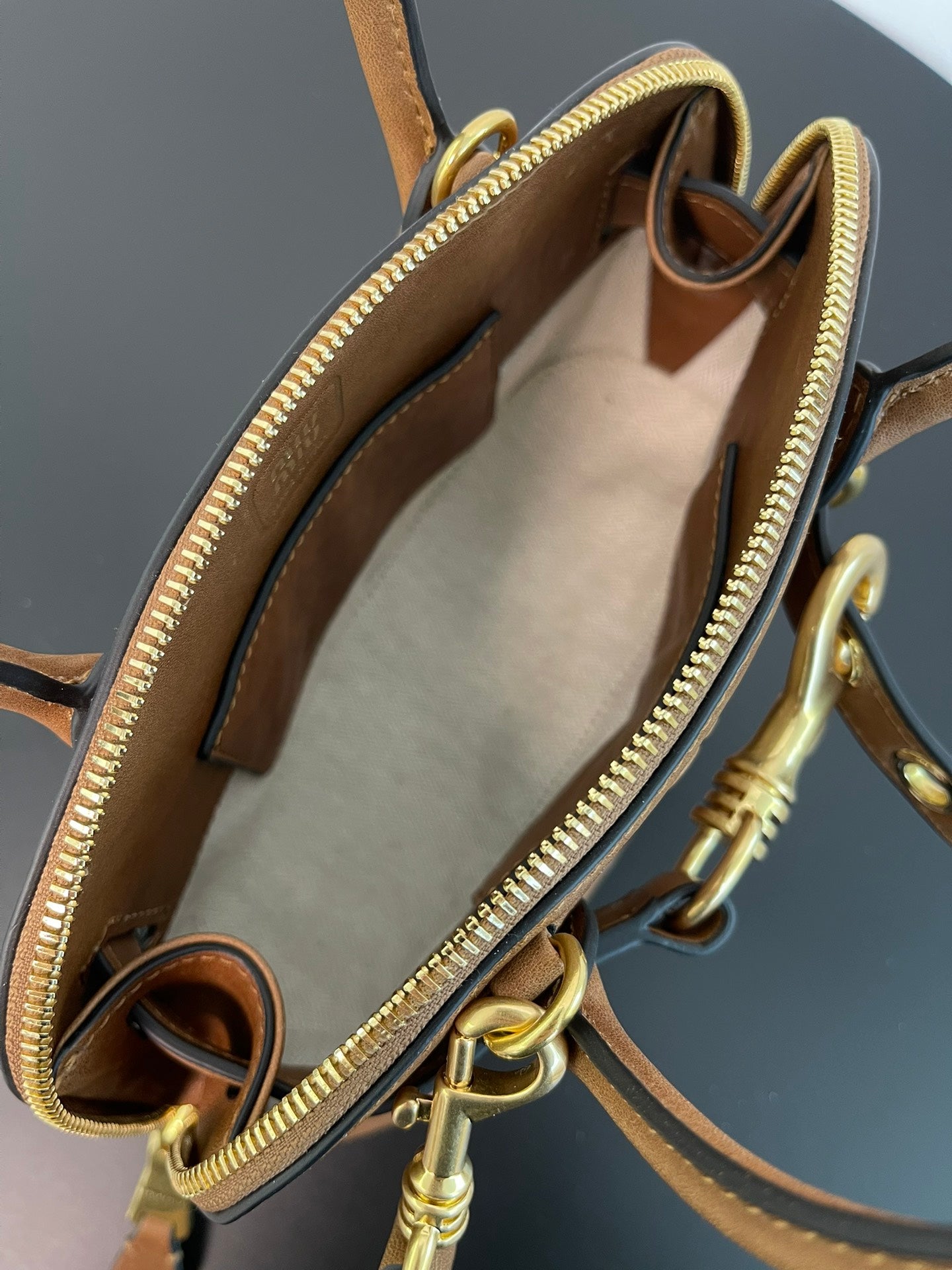 ＭＩ ＭＵ AVENTURE MINI NAPPA LEATHER BAG OAK