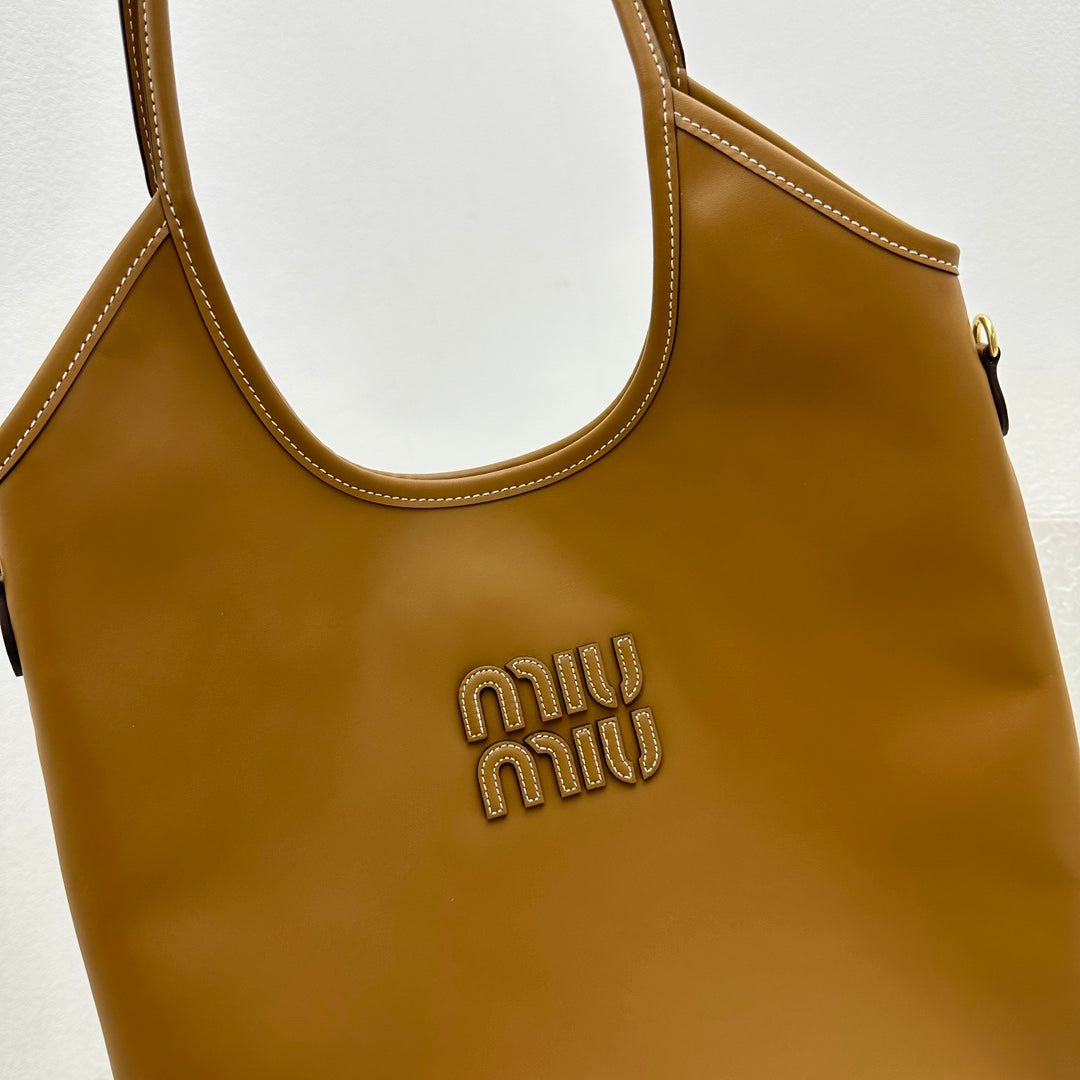 ＭＩ ＭＵ IVY LEATHER BAG COGNAC
