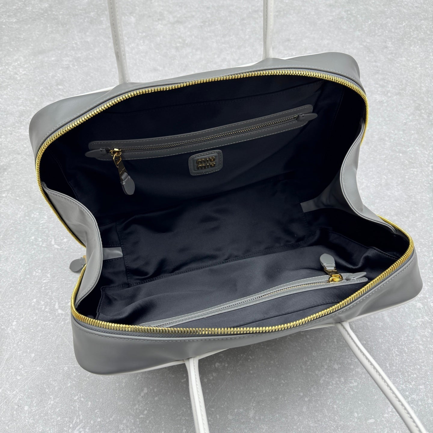 ＭＩ ＭＵ MATELASSÉ NAPPA LEATHER BAG GREY