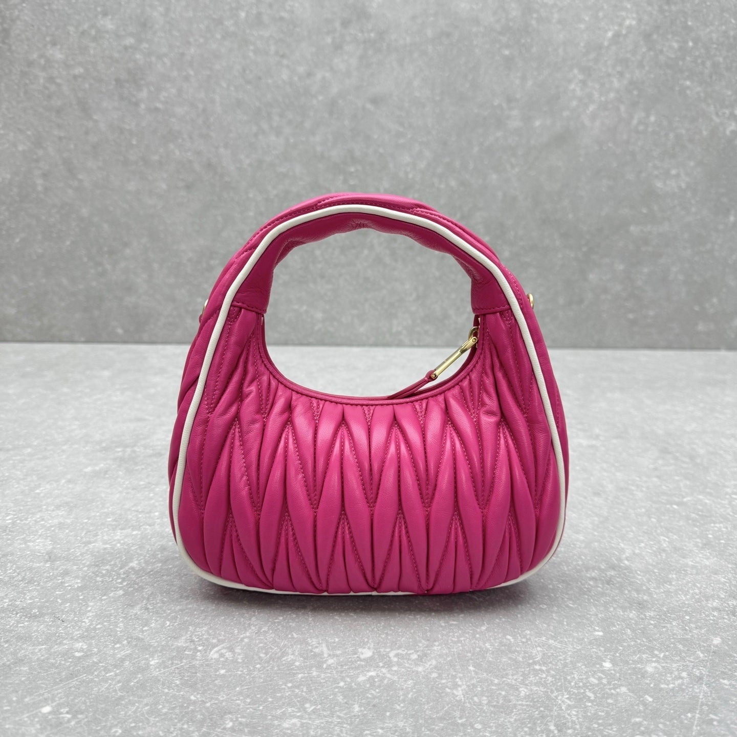 ＭＩ ＭＵ MATELASSÉ NAPPA LEATHER TOP HANDLE BAG PINK