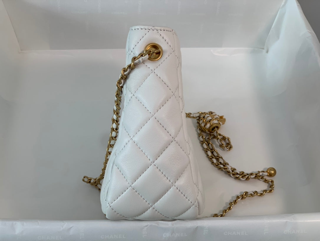ＣＨＮＥＬSHOULDER BAG WHITE