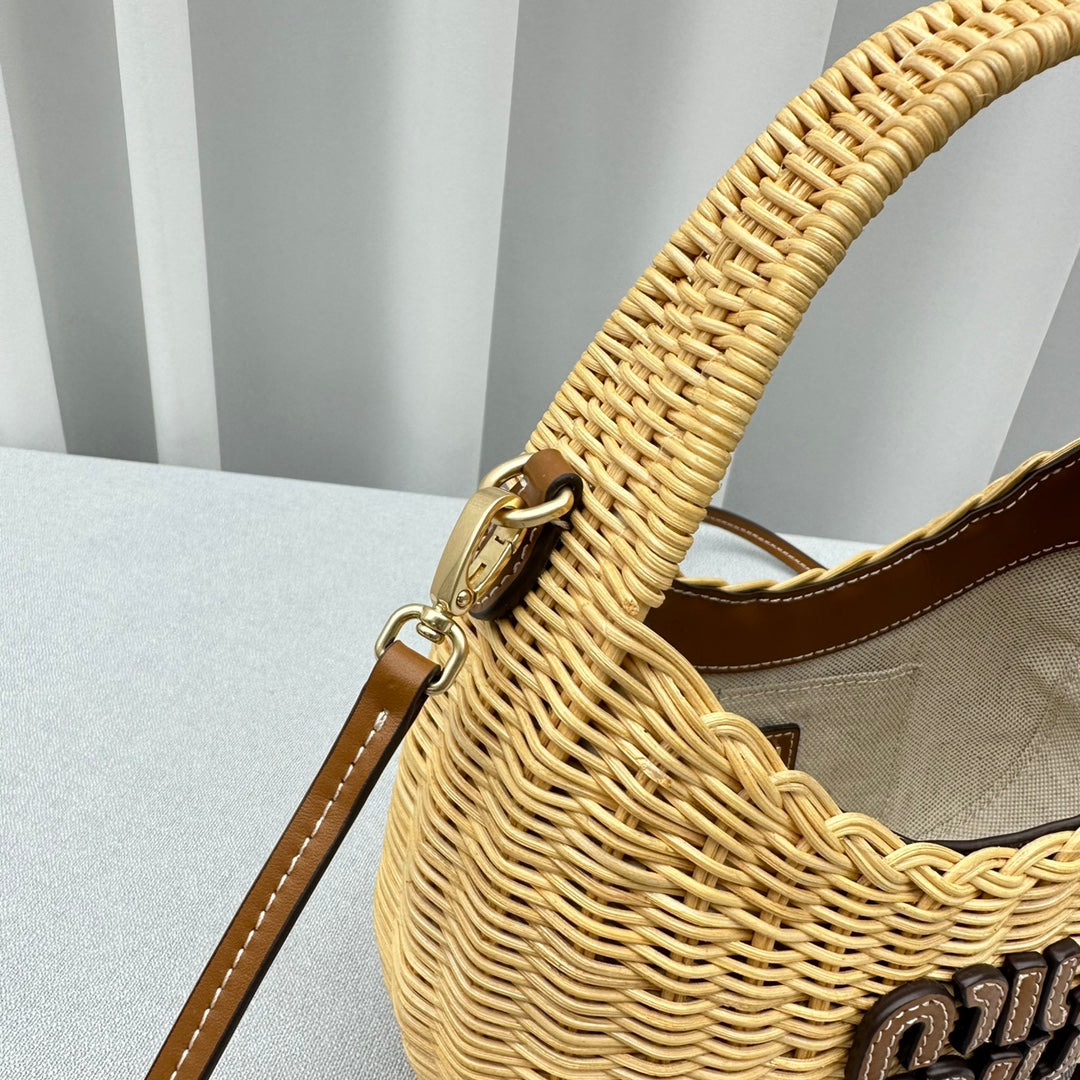 ＭＩ ＭＵ WANDER WICKER HOBO BAG TAN/CARAMEL
