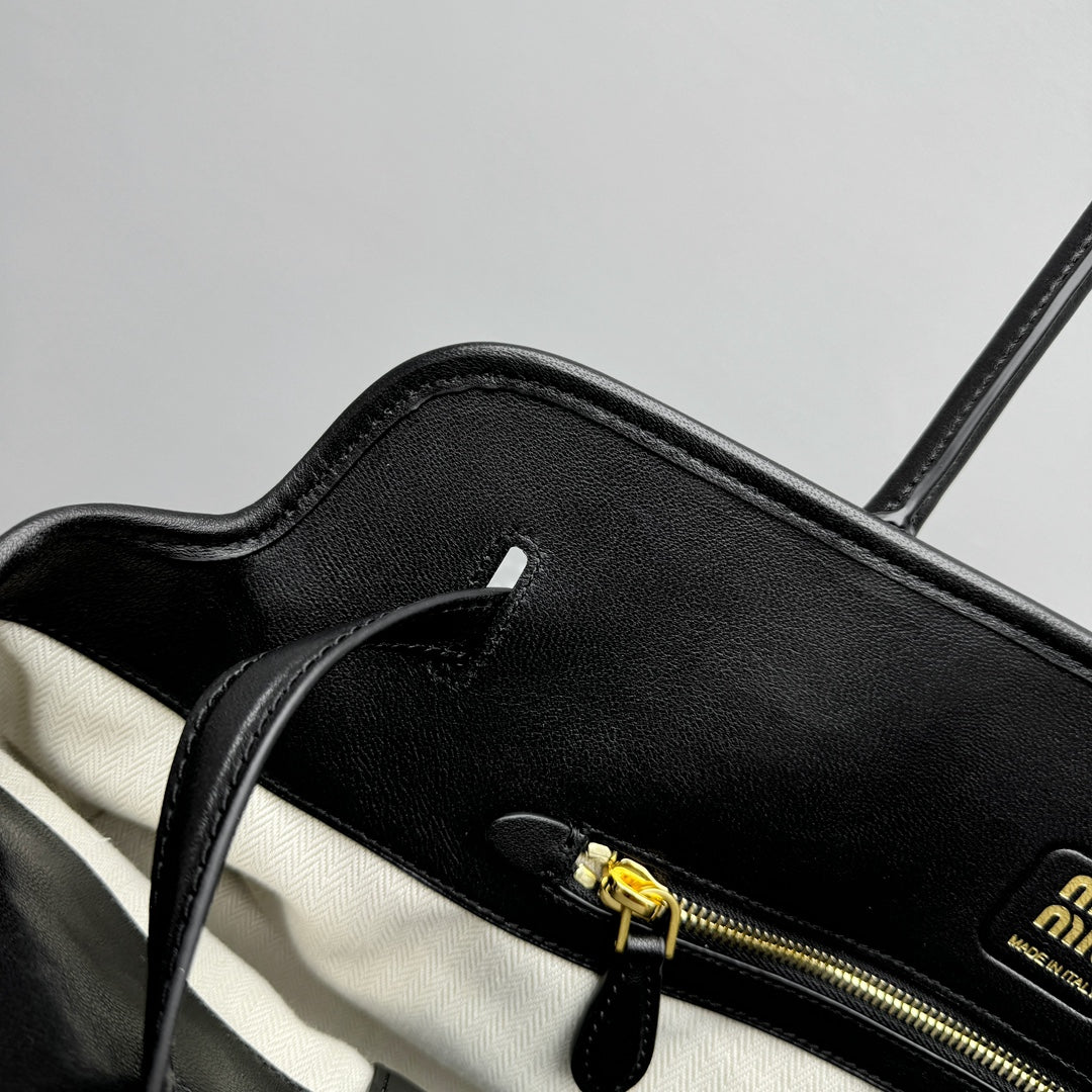 ＭＩ ＭＵ AVENTURE LEATHER TOTE BAG BLACK