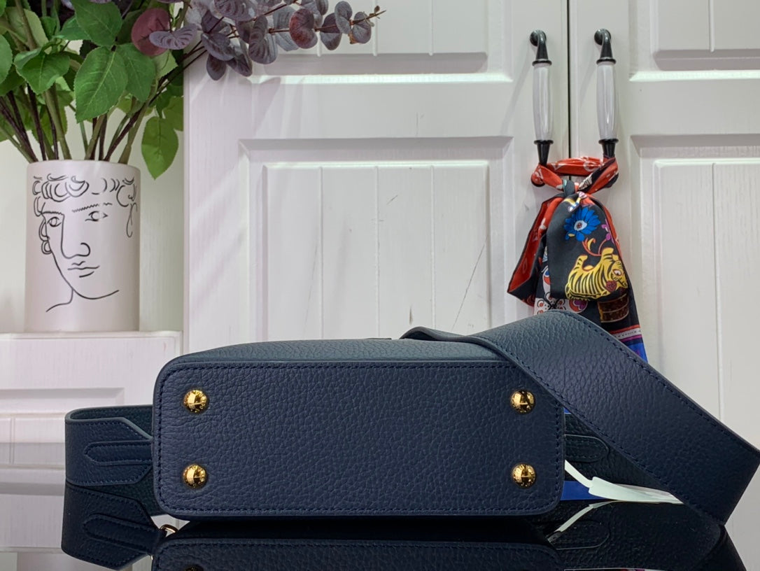 ＬＳ ＶＴＴＯＮ CAPUCINES MINI BAG