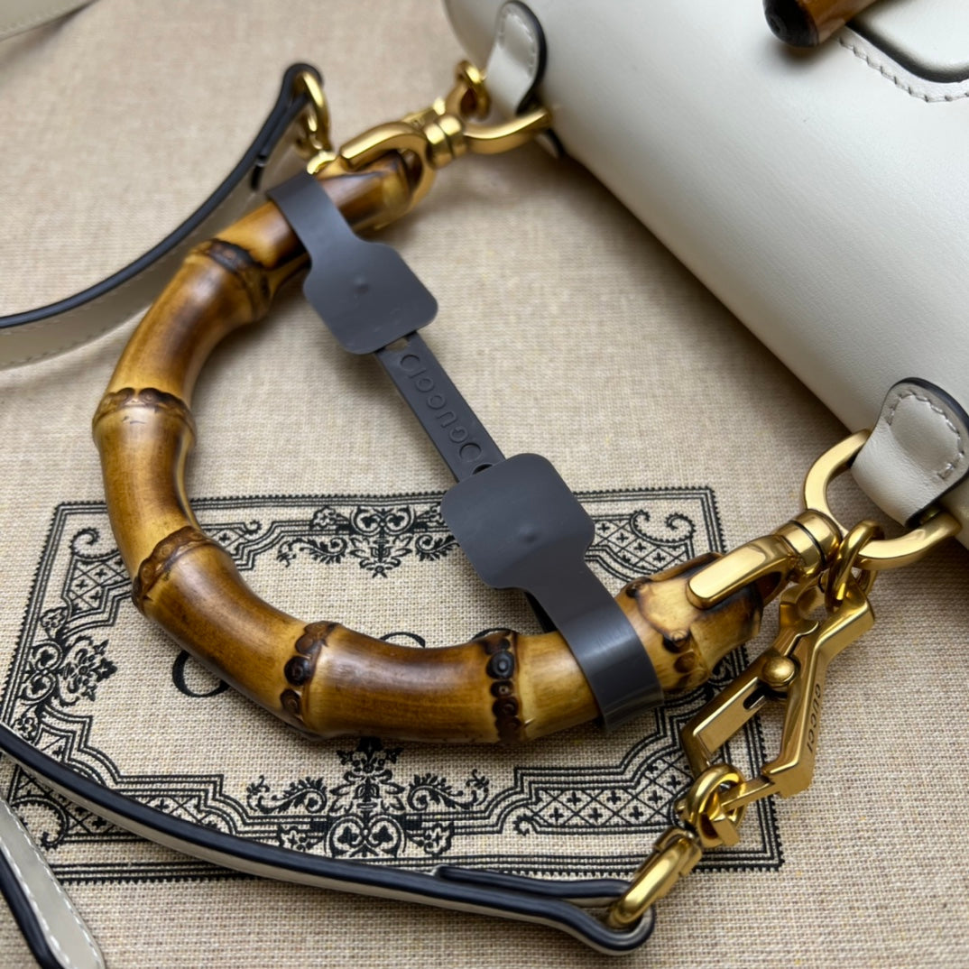 ＧＣＣＩBAMBOO 1947 SMALL BAG WHITE