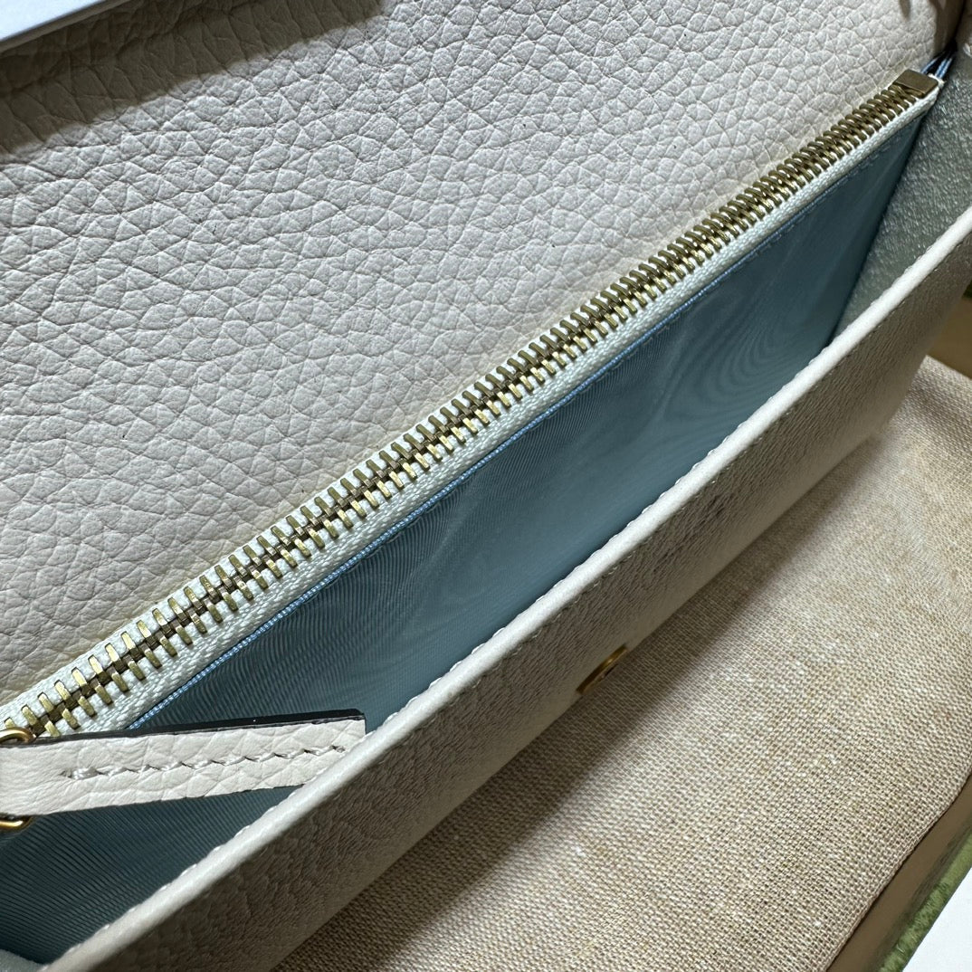 ＧＣＣＩMARMONT BLACK LEATHER WALLET ON CHAIN WHITE