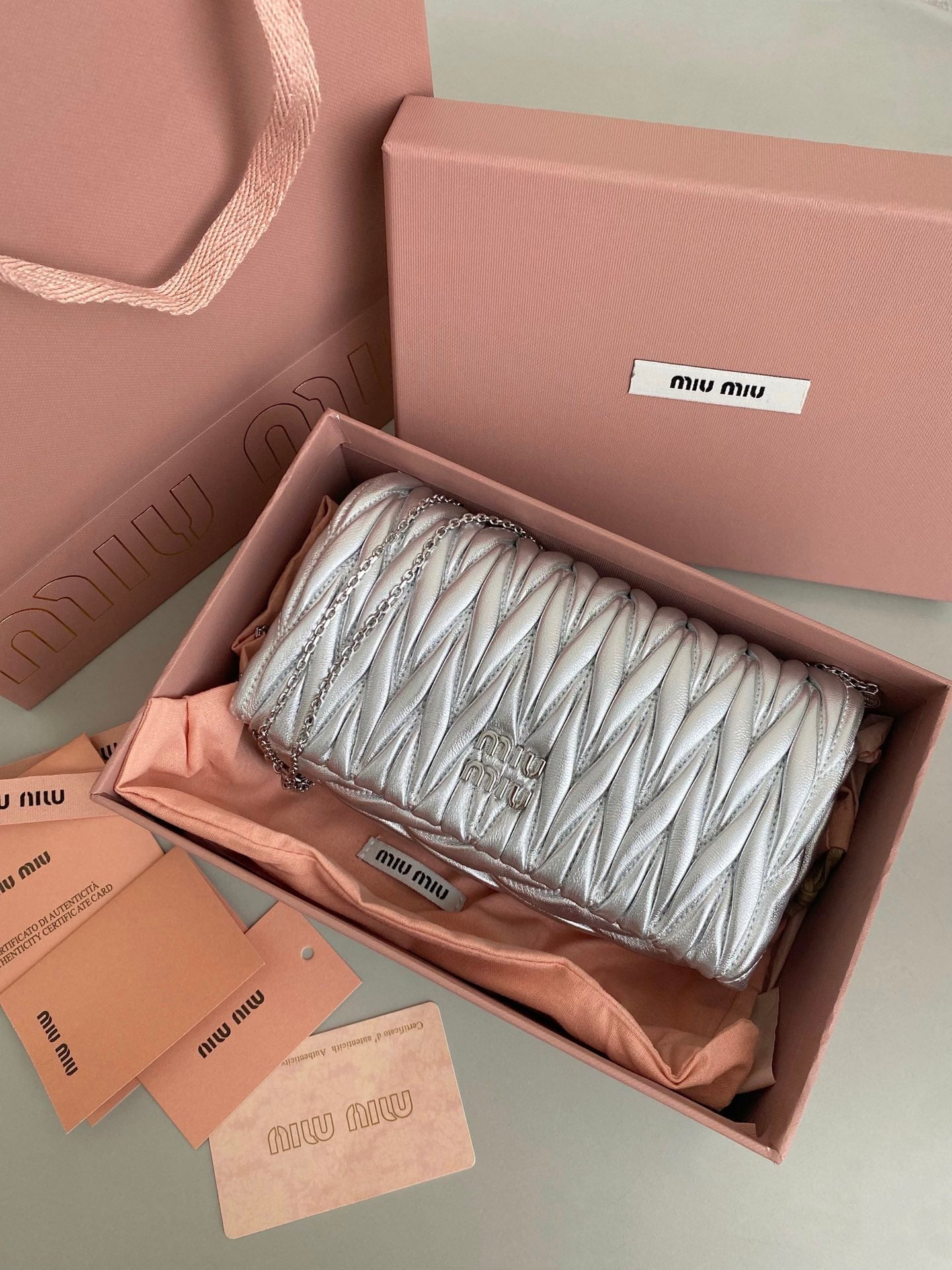 ＭＩ ＭＵ MATELASSÉ NAPPA LEATHER MINI-BAG SILVER