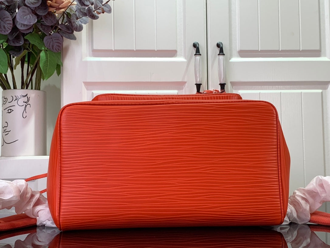 ＬＳ ＶＴＴＯＮ MONTSOURIS BACKPACK RED