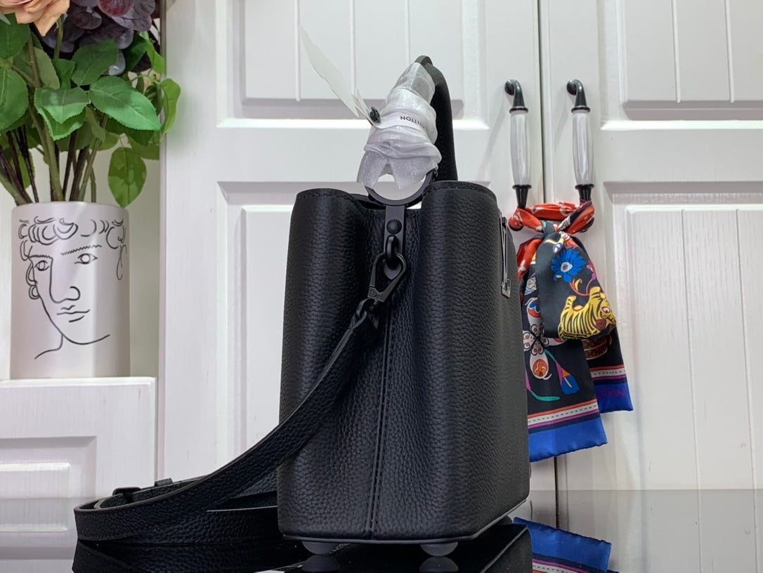 ＬＳ ＶＴＴＯＮ CAPUCINES EAST WEST BB