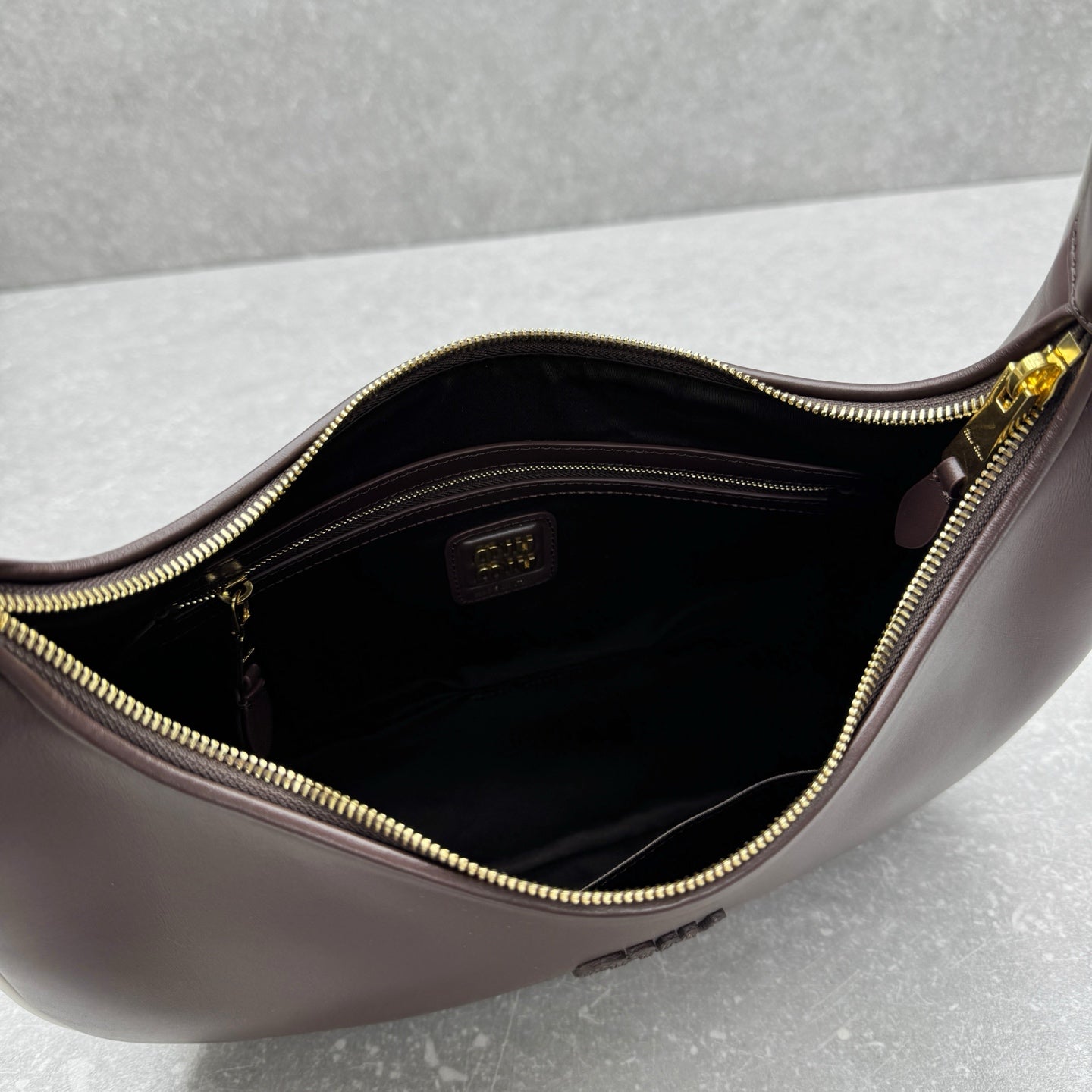 ＭＩ ＭＵ MATELASSÉ LEATHER TOTE BAG