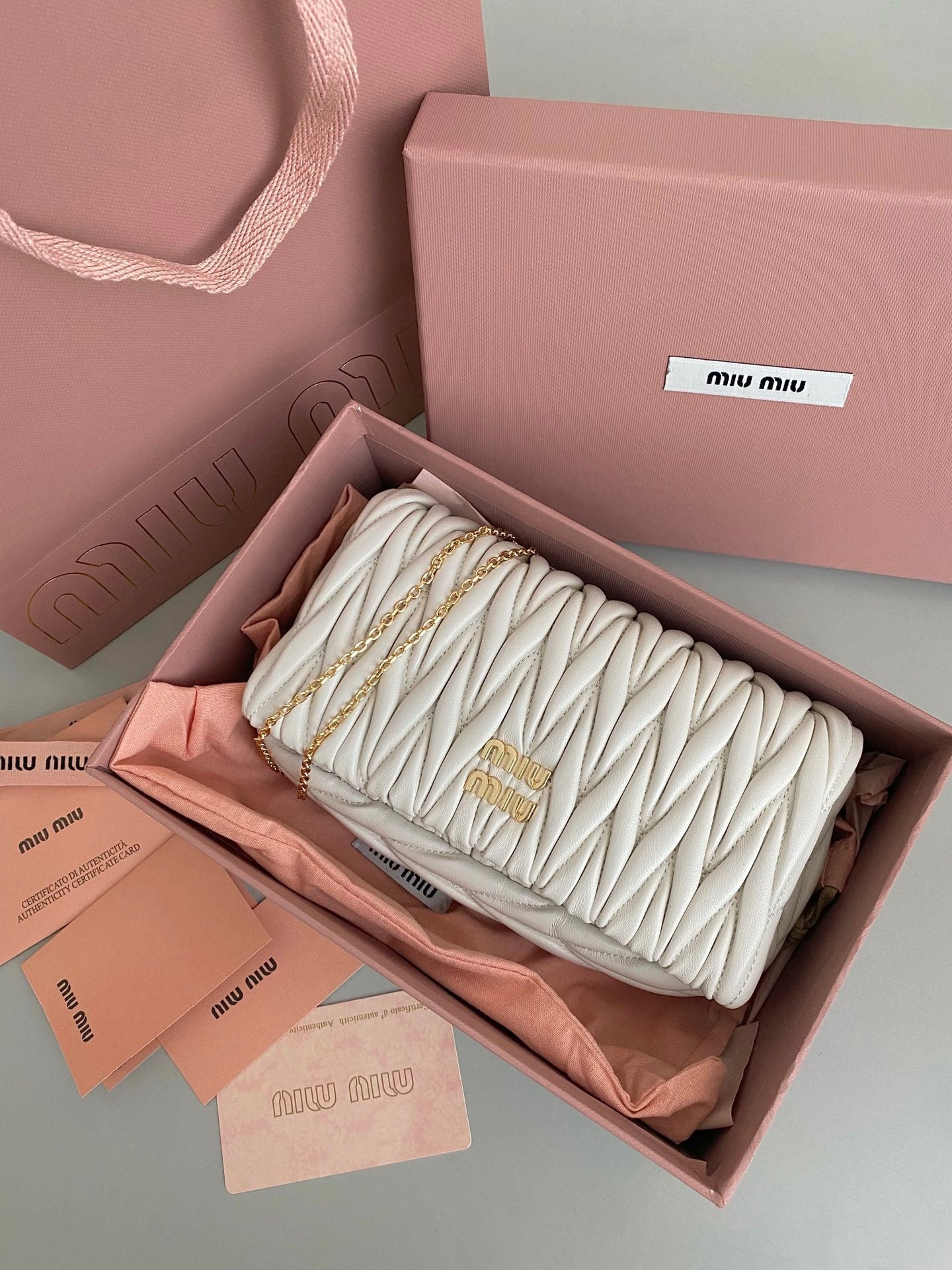 ＭＩ ＭＵ MATELASSÉ NAPPA LEATHER MINI-BAG WHITE/BLACK