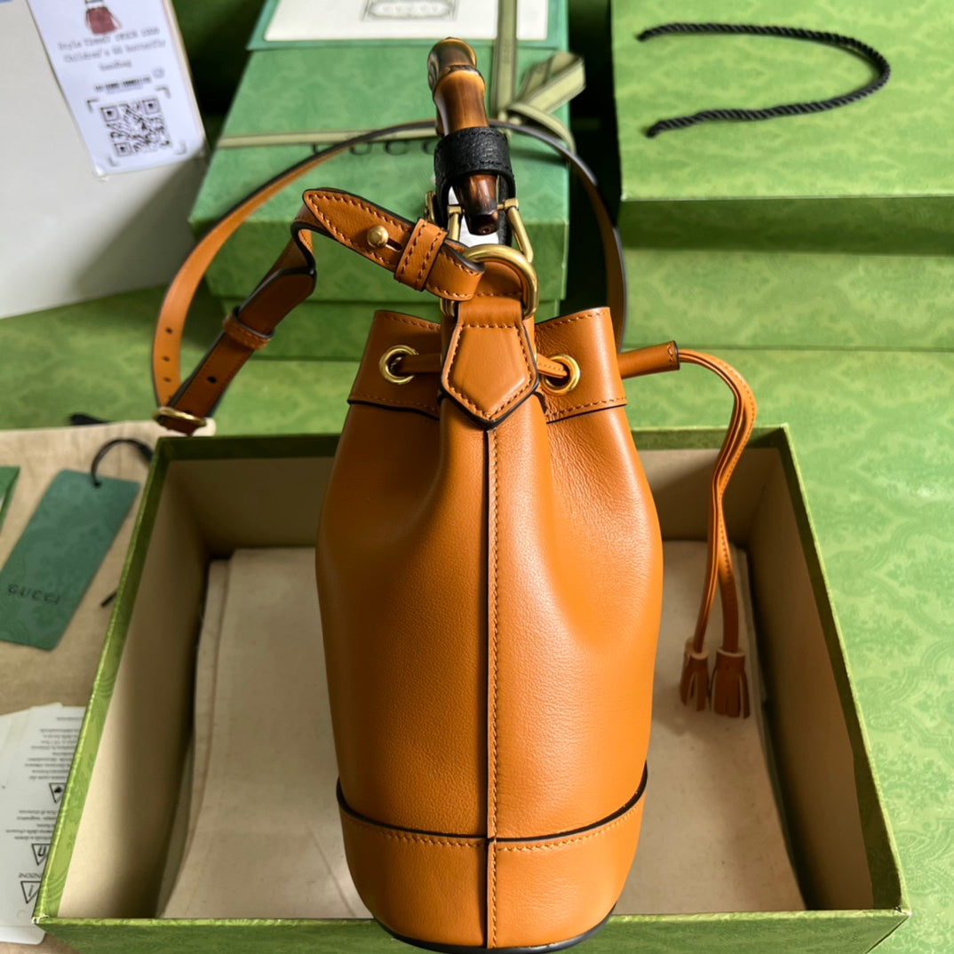 ＧＣＣＩDIANA MINI BUCKET BAG COGNAC