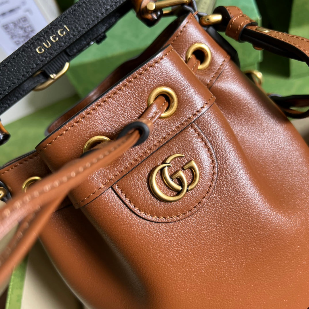 ＧＣＣＩDIANA MINI BUCKET BAG BROWN