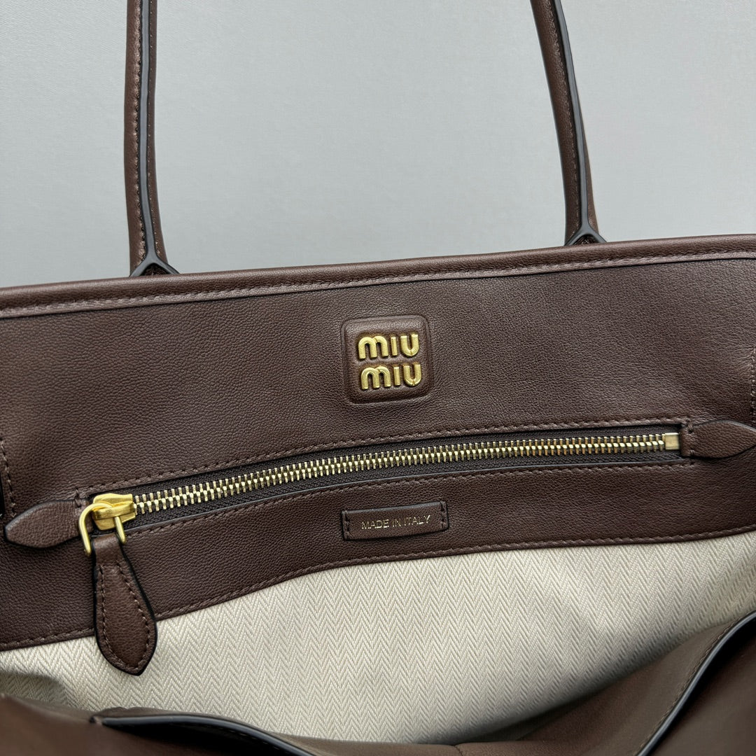 ＭＩ ＭＵ AVENTURE NAPPA LEATHER BAG MEDIUM BRIARWOOD