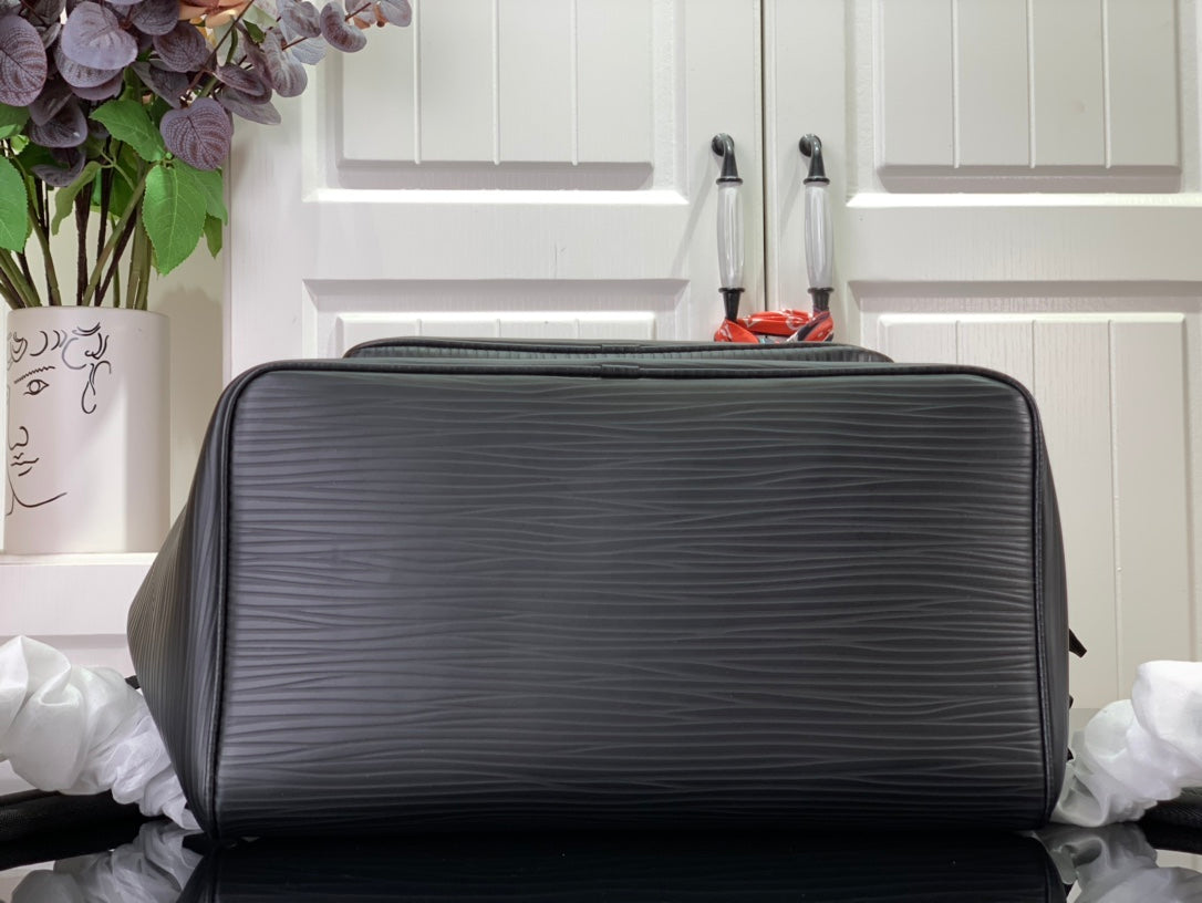 ＬＳ ＶＴＴＯＮ MONTSOURIS BACKPACK BLACK