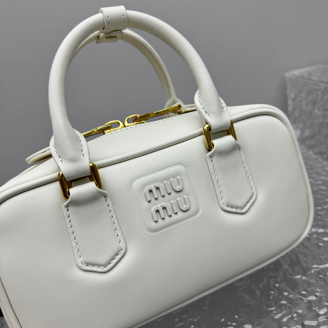 ＭＩ ＭＵ ARCADIE LEATHER BAG CHALK WHITE