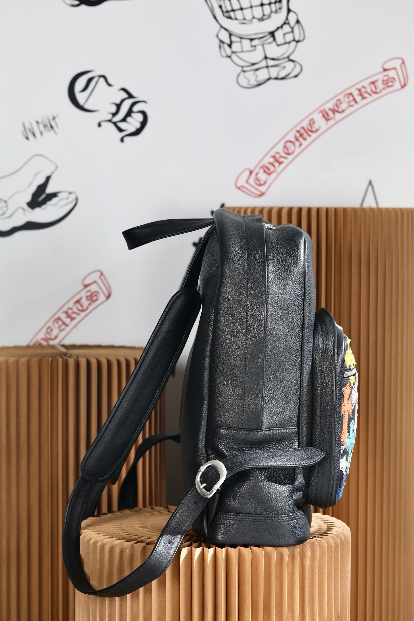 ＣＨＲＭ ＨＲＴＳ MULTICOLOR CROSS PATCH BACKPACK BLACK