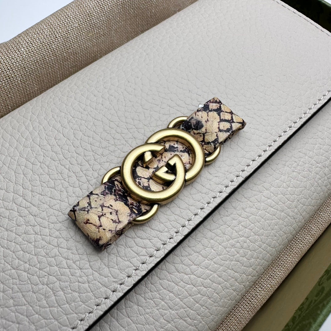 ＧＣＣＩGG INTERLOCKING LONG WALLET WHITE