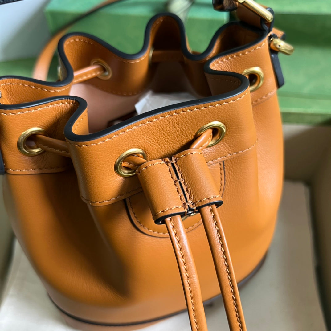 ＧＣＣＩDIANA MINI BUCKET BAG COGNAC