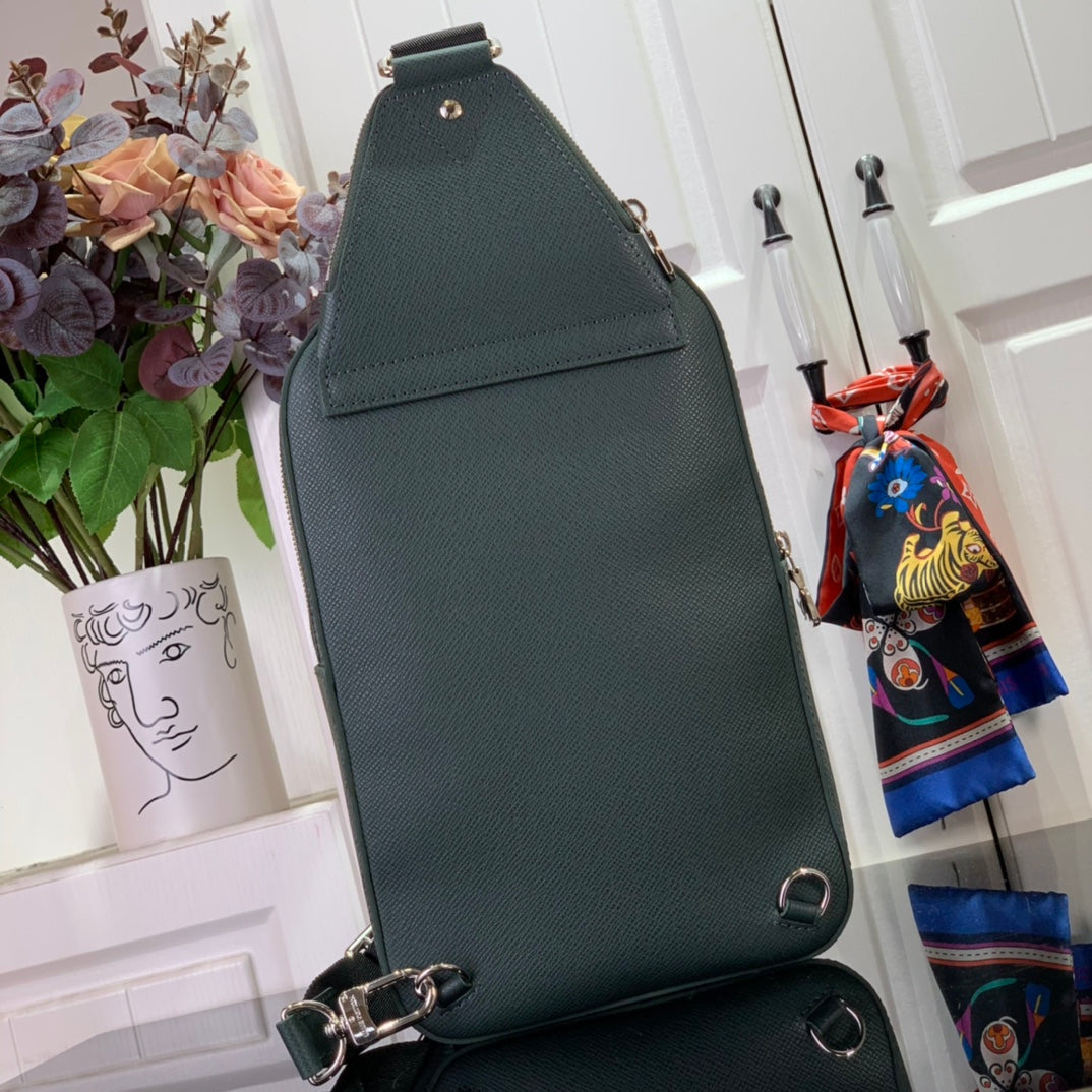 ＬＳ ＶＴＴＯＮ AVENUE SLING BAG