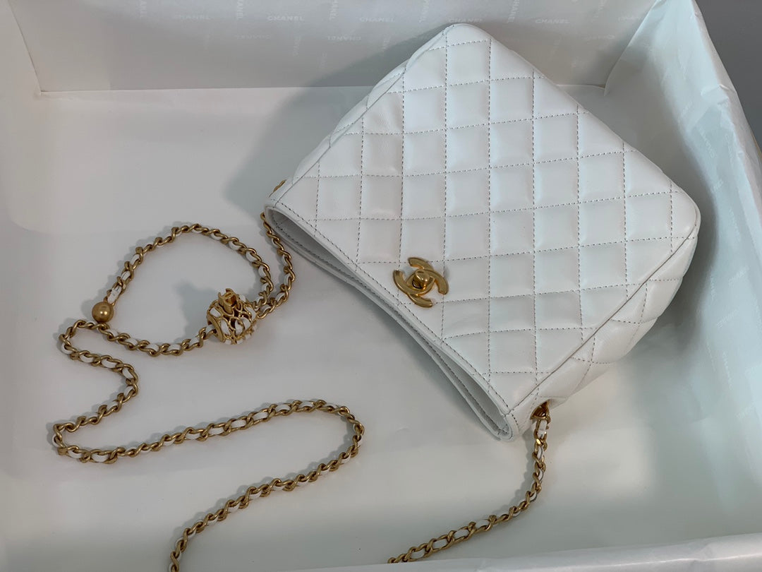 ＣＨＮＥＬSHOULDER BAG WHITE