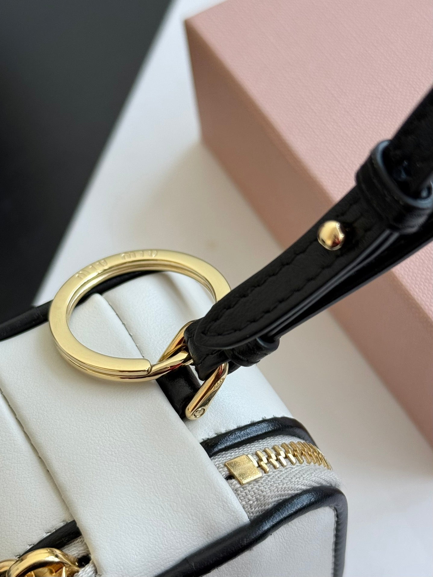 ＭＩ ＭＵ TRICK KEYRING WHITE