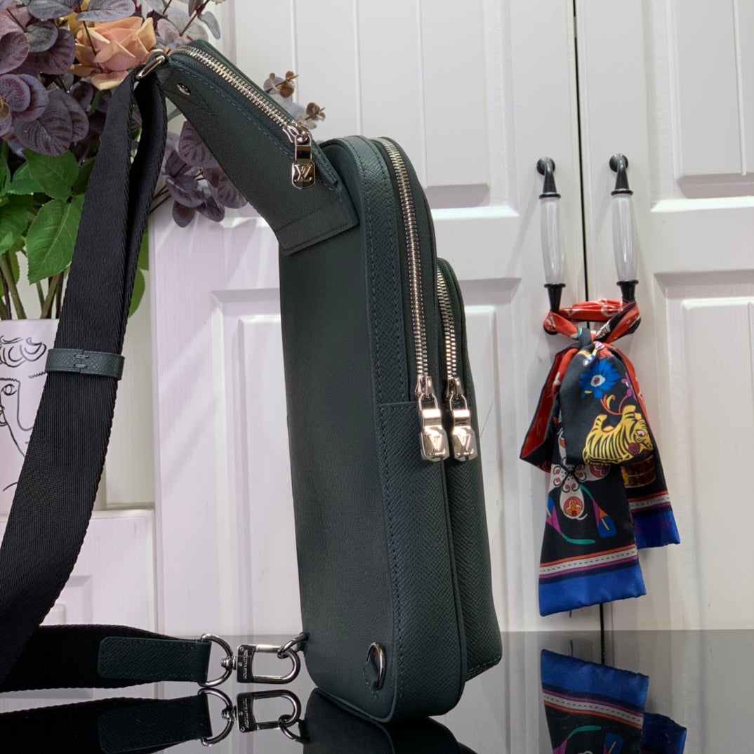 ＬＳ ＶＴＴＯＮ AVENUE SLING BAG