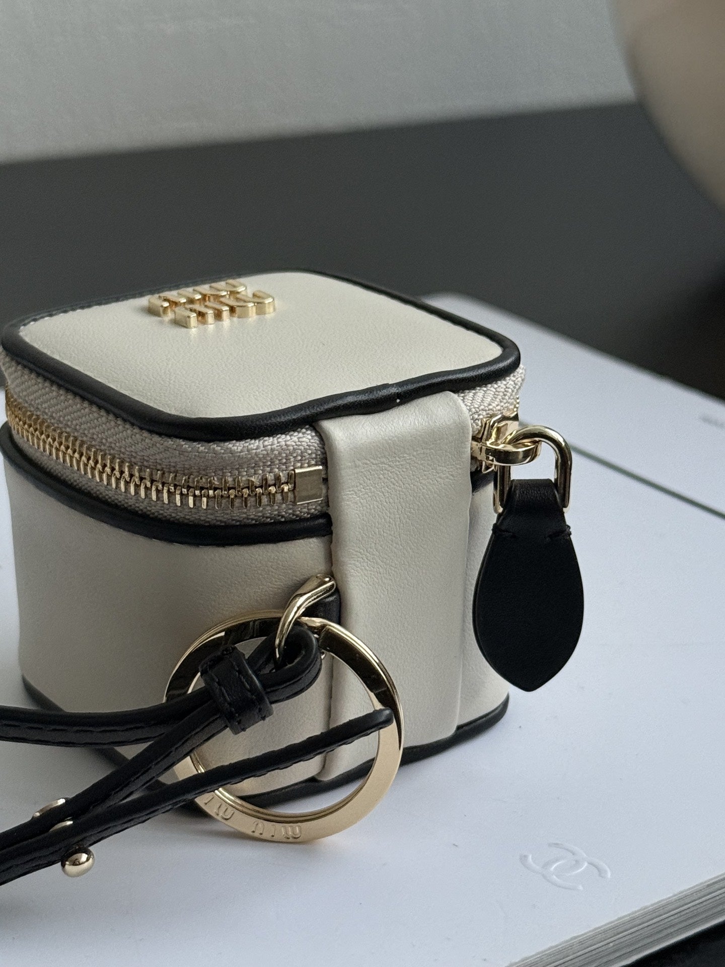 ＭＩ ＭＵ TRICK KEYRING WHITE