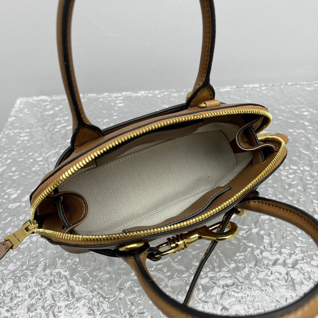 ＭＩ ＭＵ AVENTURE MINI NAPPA LEATHER BAG OAK