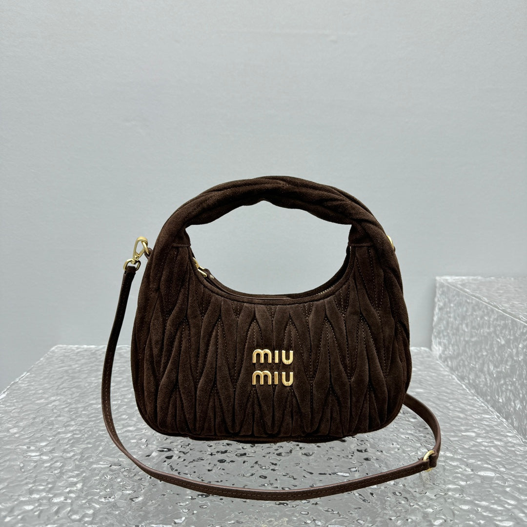 ＭＩ ＭＵ WANDER MATELASSÉ SUEDE HOBO BAG