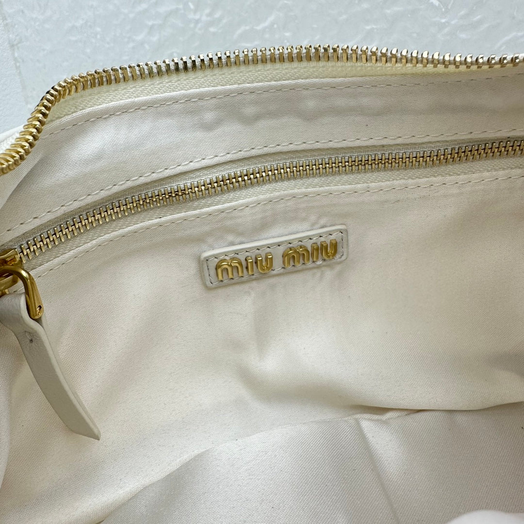 ＭＩ ＭＵ NAPPA LEATHER POCKET BAG CHALK WHITE