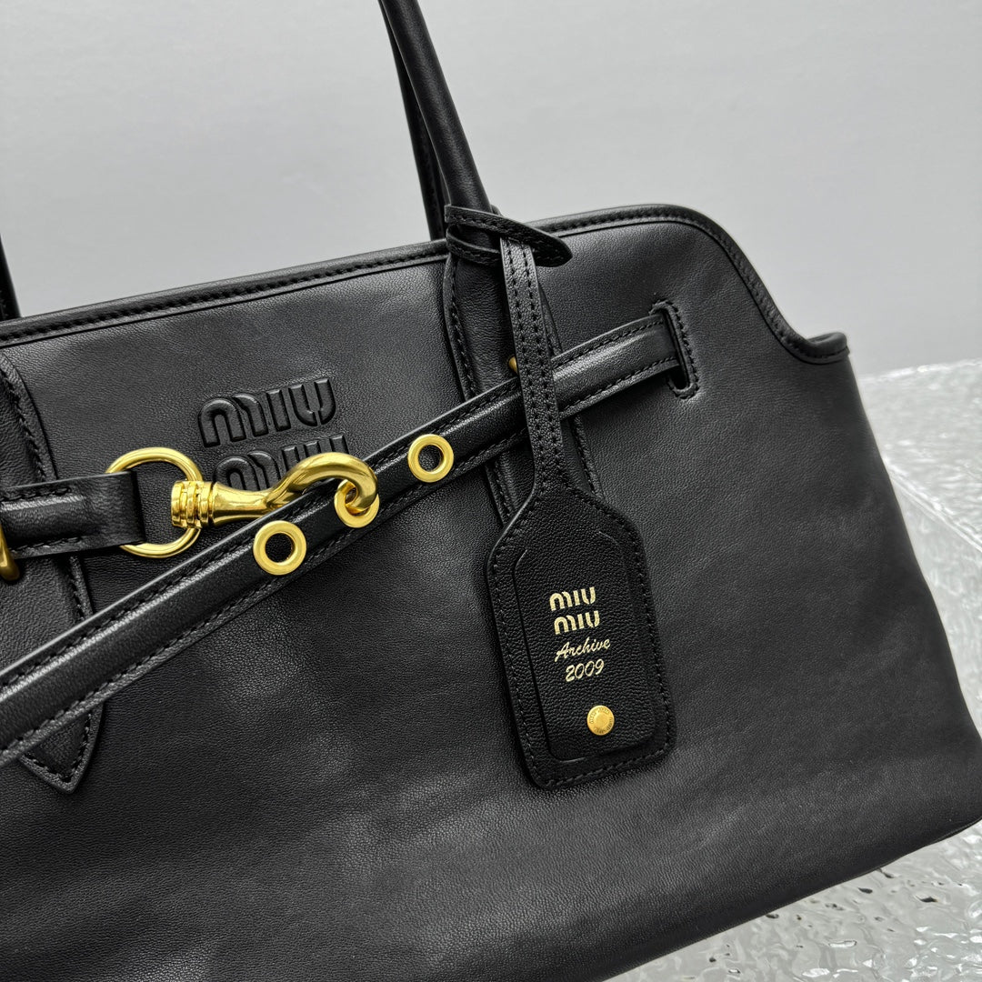 ＭＩ ＭＵ AVENTURE LEATHER TOTE BAG BLACK