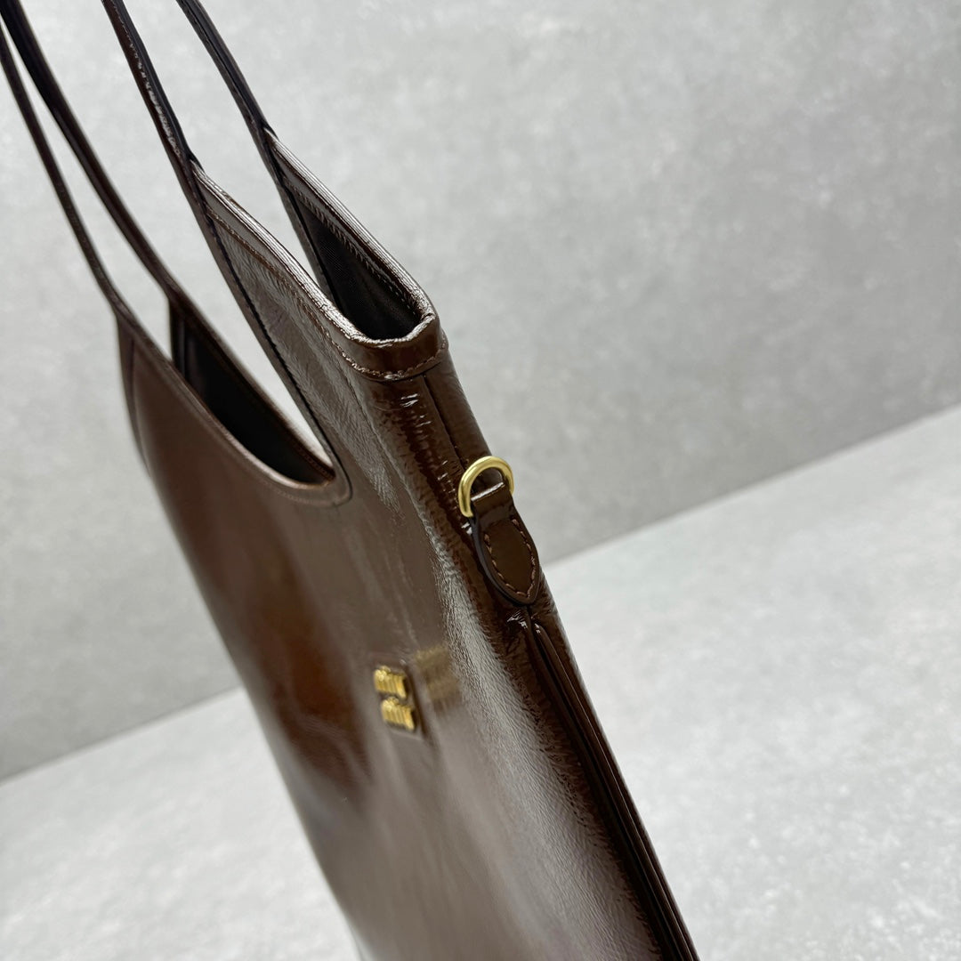 ＭＩ ＭＵ IVY NAPLAK PATENT LEATHER BAG PALISANDER